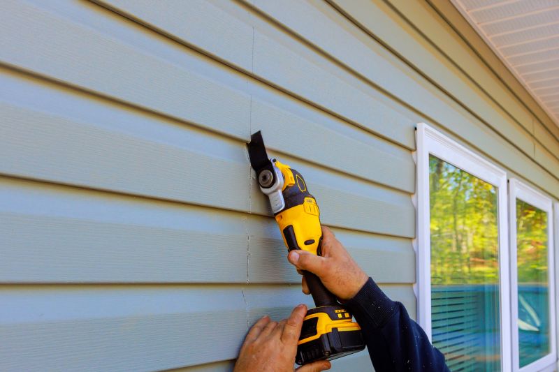 Professional Vinyl Siding Repair Crew